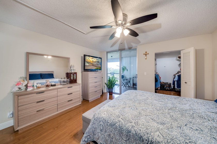 2/2 remodeled 55+ plus community. White Kitchen, New Tile, Wood - photo 28