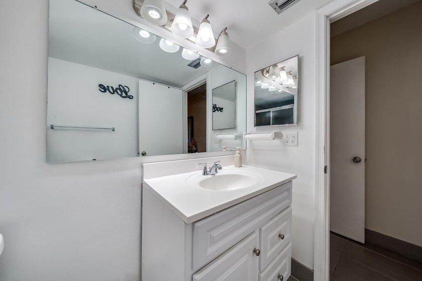 2/2 remodeled 55+ plus community. White Kitchen, New Tile, Wood - photo 30