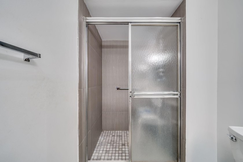 2/2 remodeled 55+ plus community. White Kitchen, New Tile, Wood - photo 31