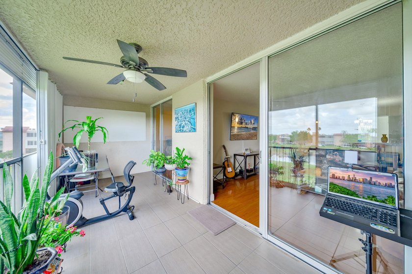 2/2 remodeled 55+ plus community. White Kitchen, New Tile, Wood - photo 32