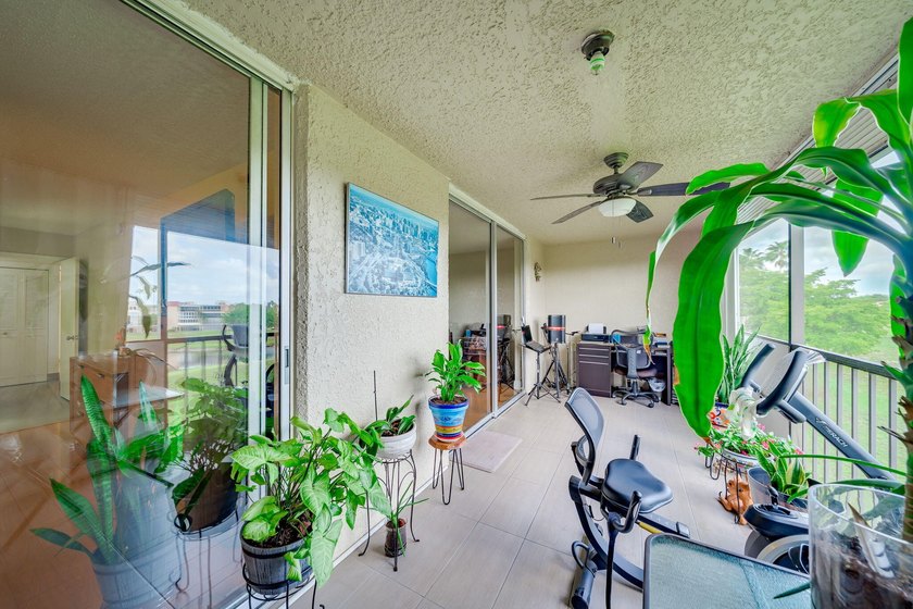 2/2 remodeled 55+ plus community. White Kitchen, New Tile, Wood - photo 33