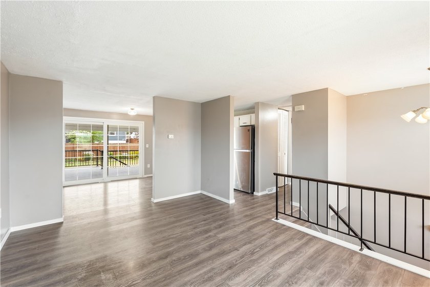 Welcome to 47 W Toulon Drive! This move-in ready 3-bedroom - photo 7