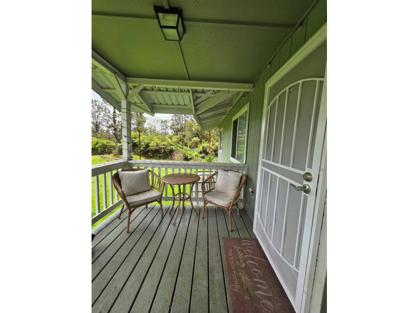 Welcome home to this warm and welcoming 3-bedroom, 2.5-bathroom - photo 3