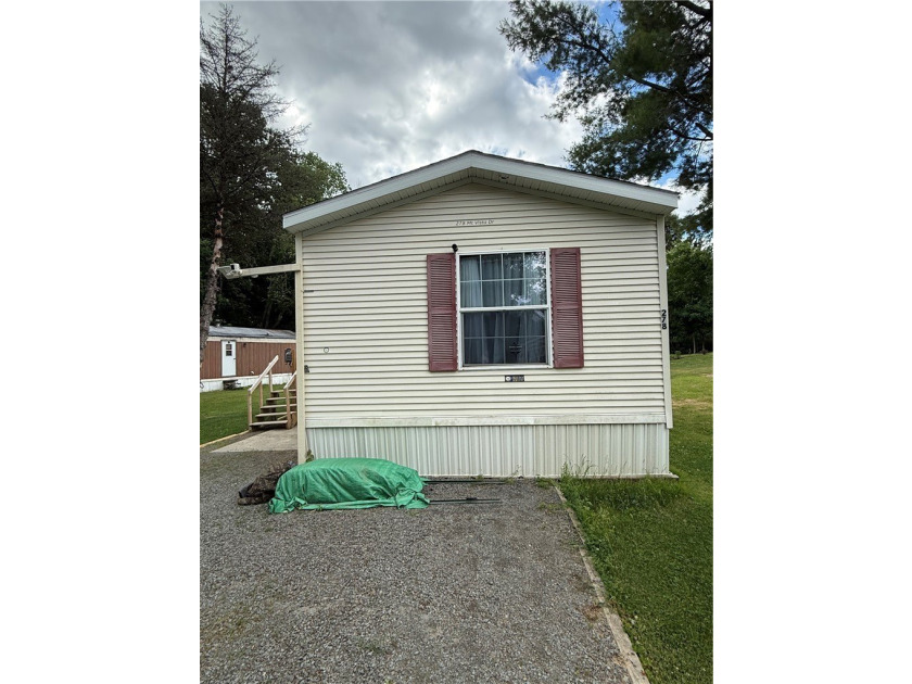 Affordable living! Three bedroom, two full bath 2005 Fairmont - photo 4