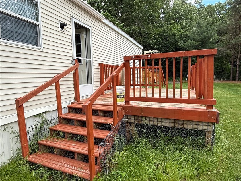 Affordable living! Three bedroom, two full bath 2005 Fairmont - photo 6