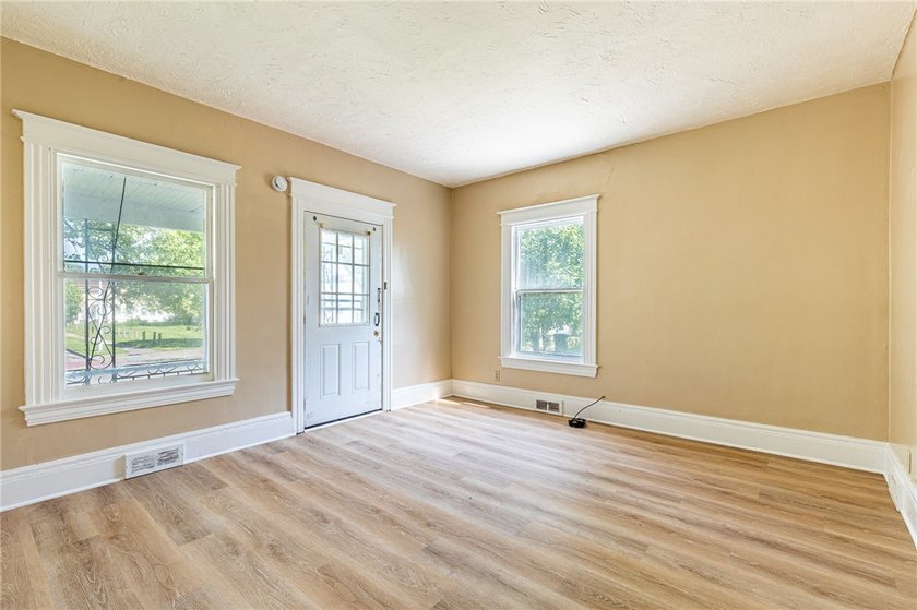 Another Rockin' Rochester Property! This 3/3 side by side duplex - photo 7