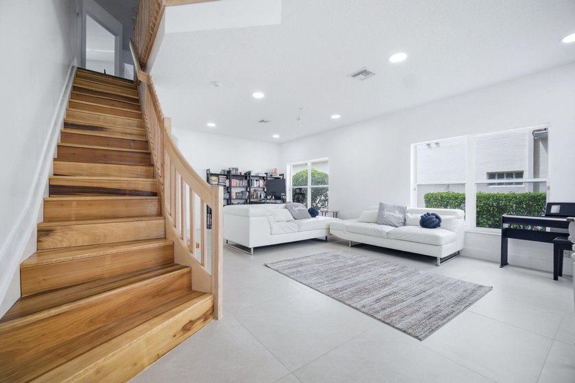 Beautiful 4-bedroom, 2-bathroom two-story home with 2,634 SqFt - photo 13