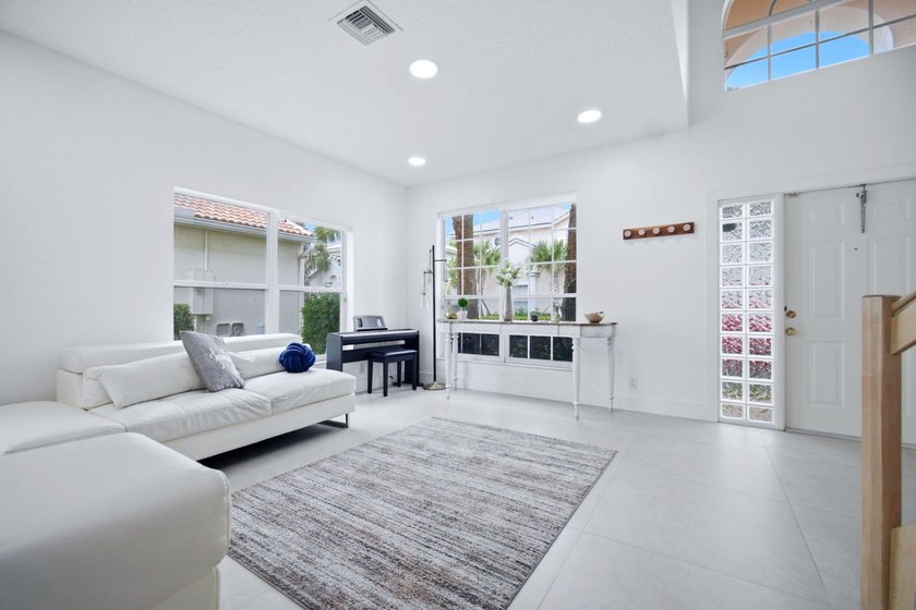 Beautiful 4-bedroom, 2-bathroom two-story home with 2,634 SqFt - photo 14