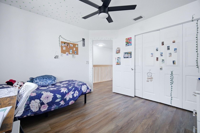 Beautiful 4-bedroom, 2-bathroom two-story home with 2,634 SqFt - photo 31