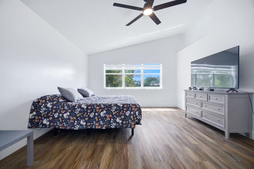 Beautiful 4-bedroom, 2-bathroom two-story home with 2,634 SqFt - photo 36