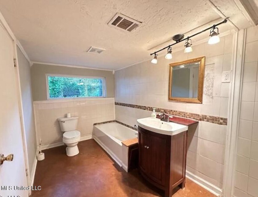 Charming Beach Cottage is full of charm and character. Situated - photo 13