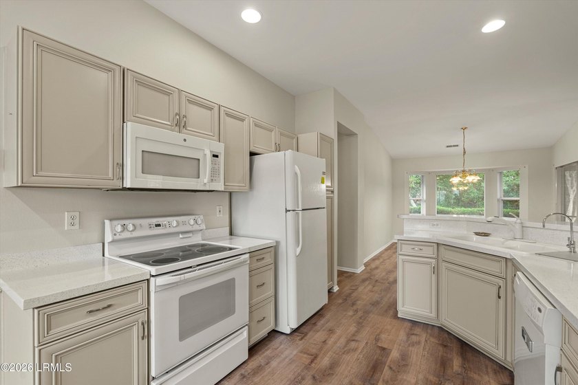 Welcome to this beautifully maintained home in Summerton Villas - photo 9