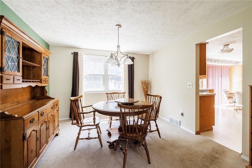 Welcome to this beautifully maintained 3-bedroom, 1.5-bath - photo 7