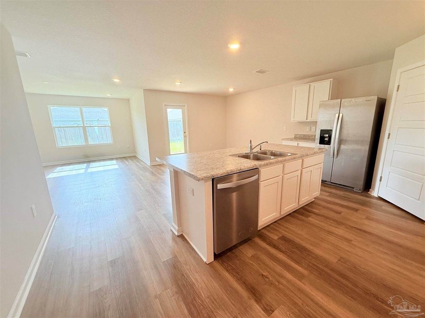 Welcome home to this like-new 4-bedroom, 2-bath residence - photo 4