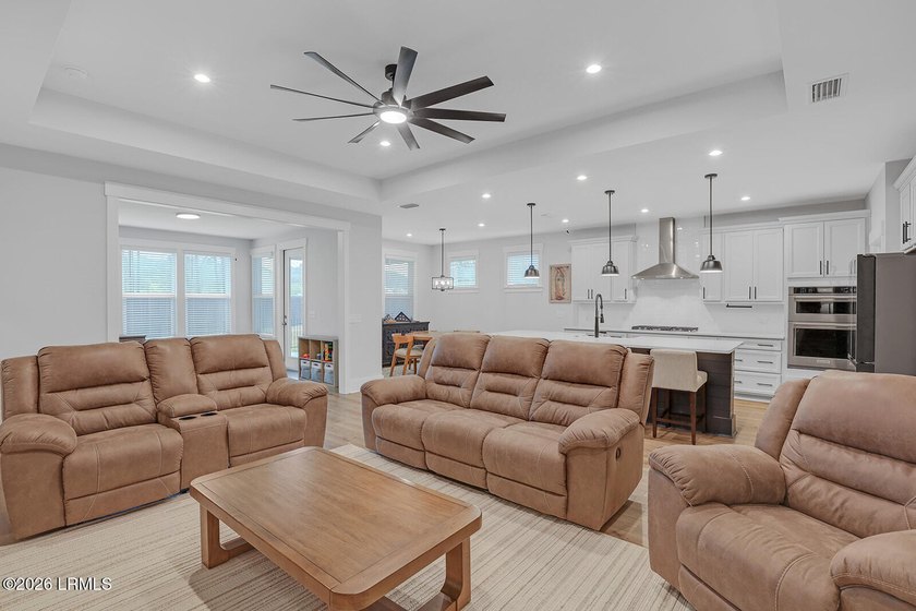 Sharp, stylish, and completely upgraded, this Midpoint at New - photo 3