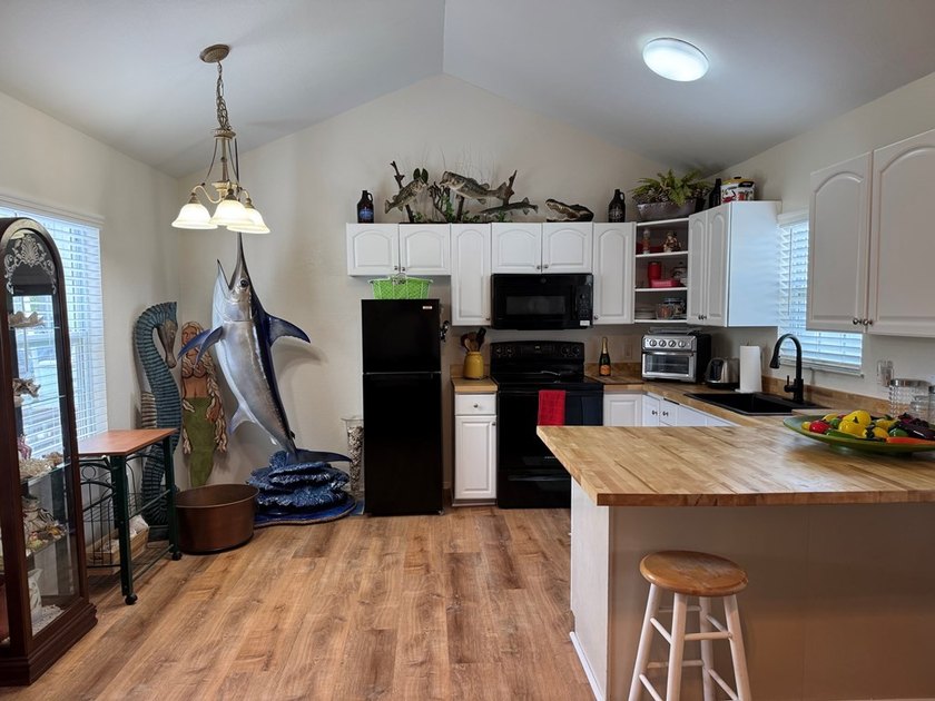 2 Bedroom 2 Bath Custom Home on 11.92 Acres w/Gated entry - photo 13