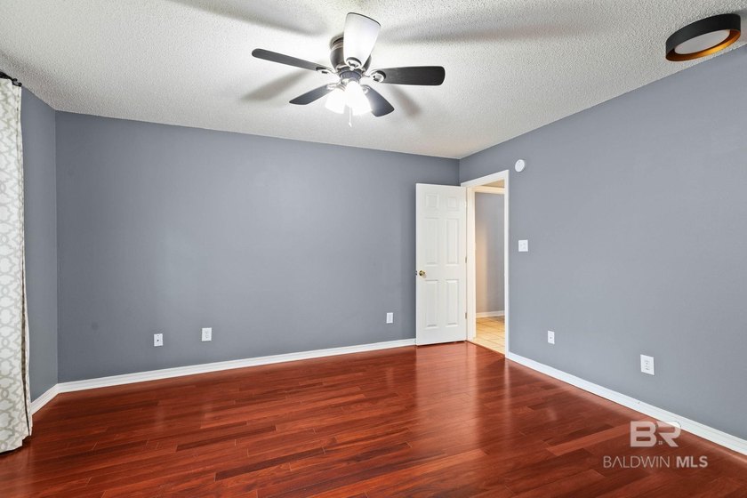 Welcome to 104 Chatam Loop, a beautifully updated 3-bedroom - photo 32