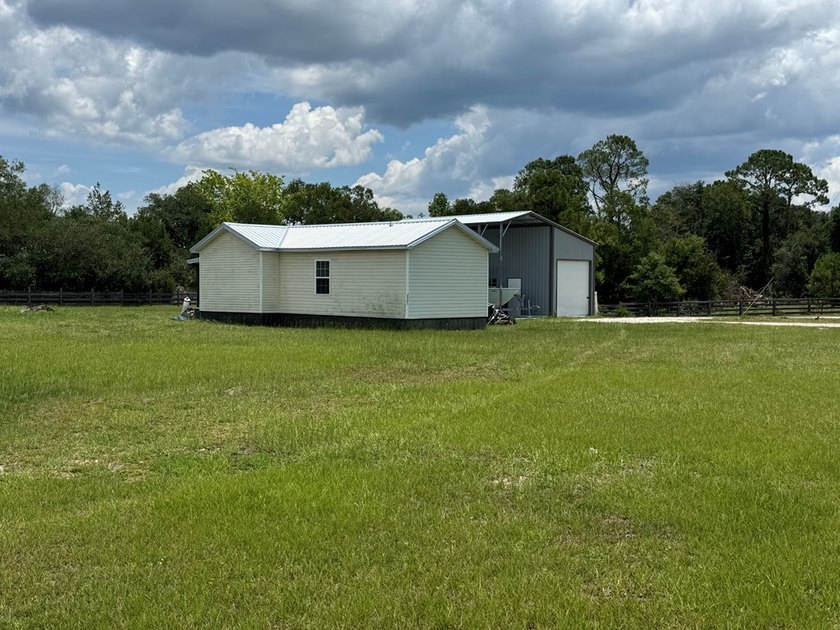 2 Bedroom 2 Bath Custom Home on 11.92 Acres w/Gated entry - photo 34