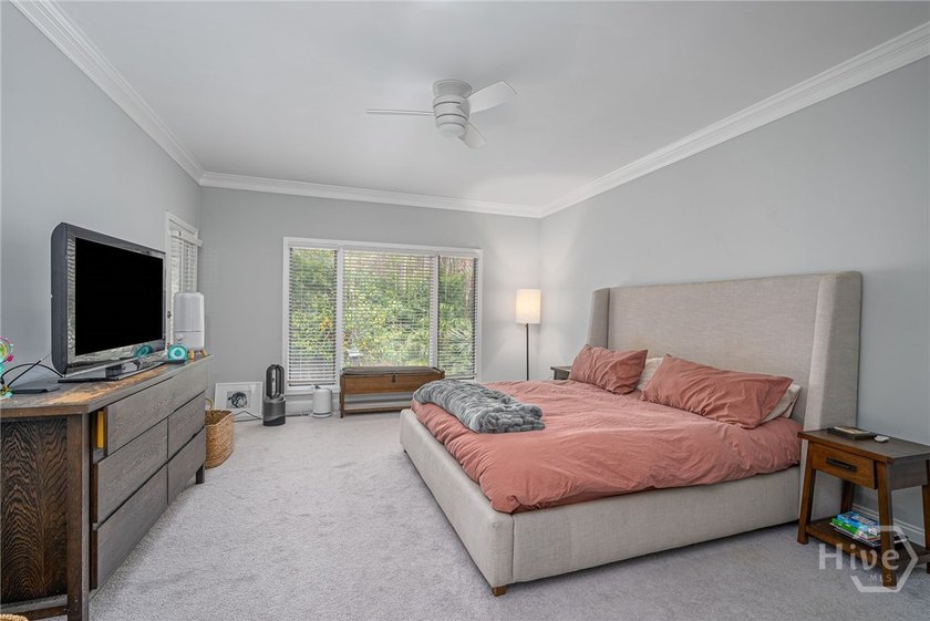 Don't miss this lovely 3-bedroom, 3.5-bath home, boasting modern - photo 15
