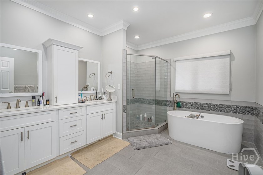 Don't miss this lovely 3-bedroom, 3.5-bath home, boasting modern - photo 17