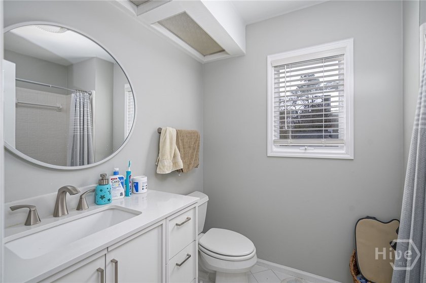 Don't miss this lovely 3-bedroom, 3.5-bath home, boasting modern - photo 20