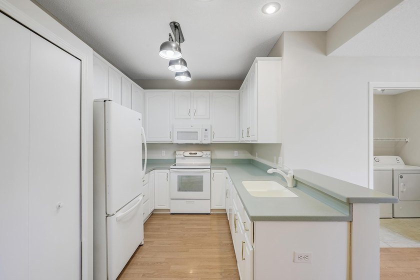 Welcome to easy, one-level living at 7592 Hinton Park Avenue S! - photo 21
