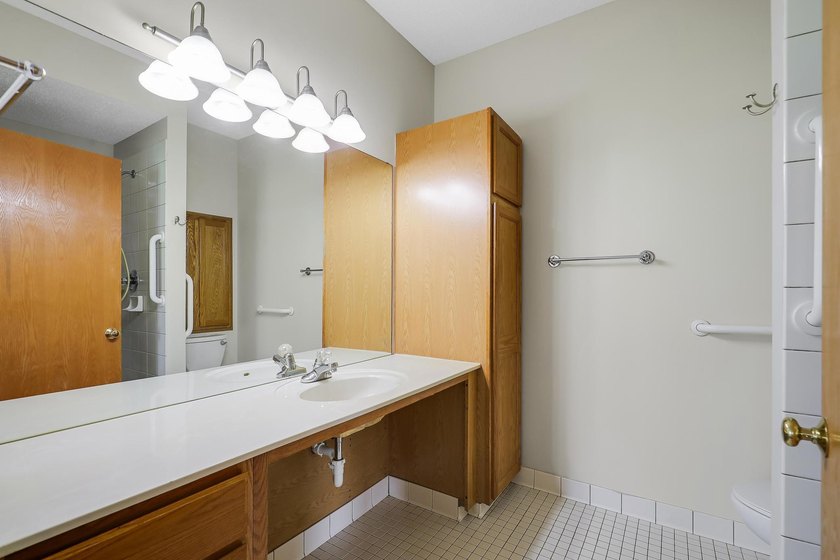 Welcome to easy, one-level living at 7592 Hinton Park Avenue S! - photo 38