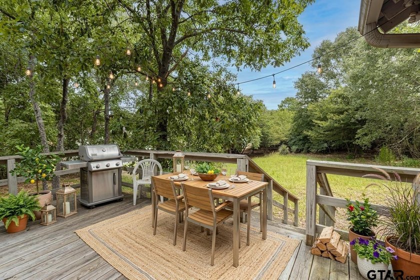 Back Deck AI Staged - photo 21