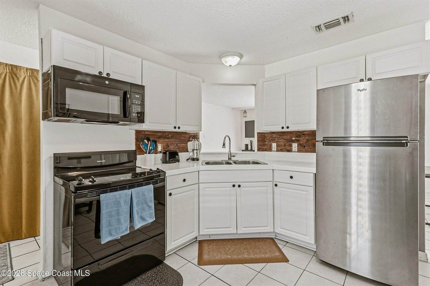Welcome home to this cozy 2 bed 1 bath residence in Palm Bay - photo 4
