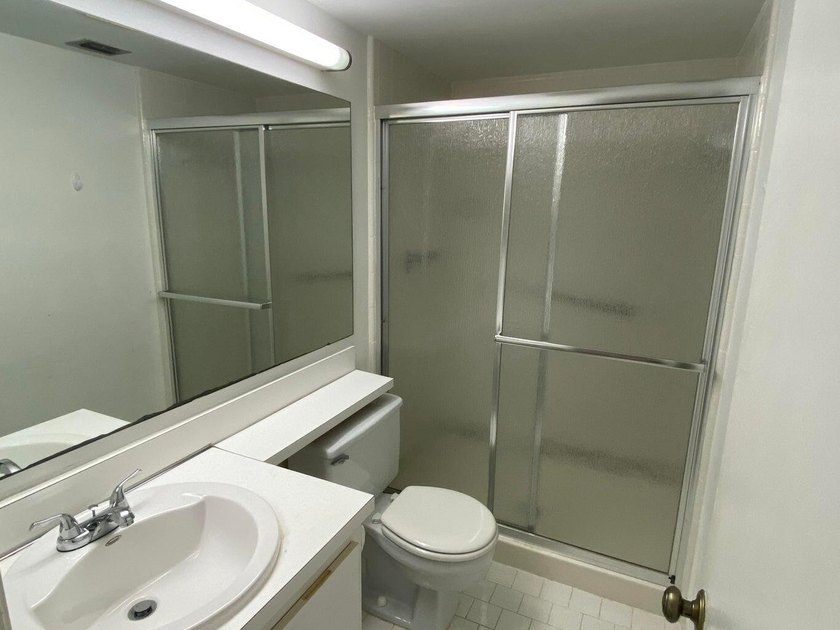 Spacious 2 BR / 2 Bath unit, in all age gated community. Lease - photo 11