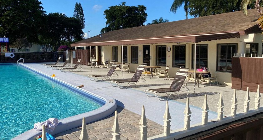 Spacious 2 BR / 2 Bath unit, in all age gated community. Lease - photo 17