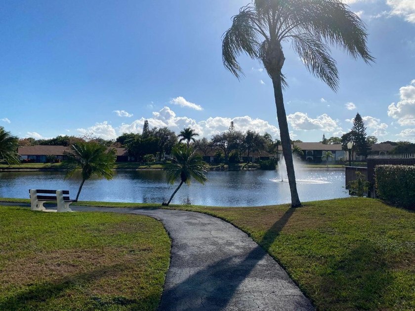 Spacious 2 BR / 2 Bath unit, in all age gated community. Lease - photo 21