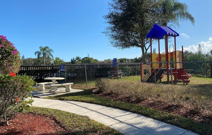 Spacious 2 BR / 2 Bath unit, in all age gated community. Lease - photo 22
