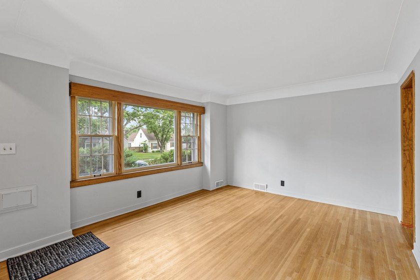 Charming Southwest full-dormer bungalow in the heart of - photo 5