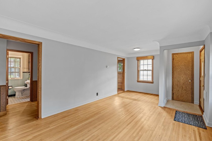 Charming Southwest full-dormer bungalow in the heart of - photo 6