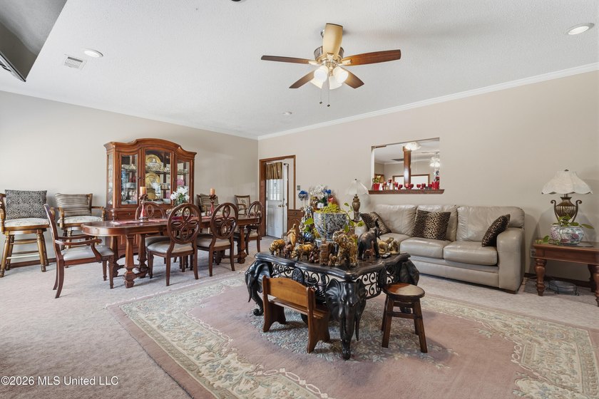 Welcome to 918 N Country Club Lane - a beautifully maintained - photo 12