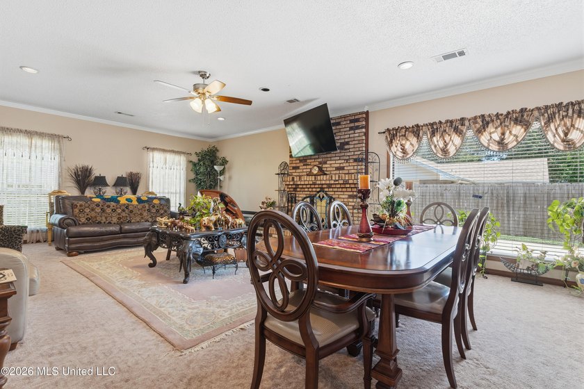 Welcome to 918 N Country Club Lane - a beautifully maintained - photo 13