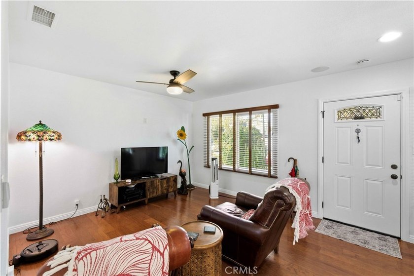 Welcome to 618 W 21st Street, a beautifully upgraded 2-bedroom - photo 13