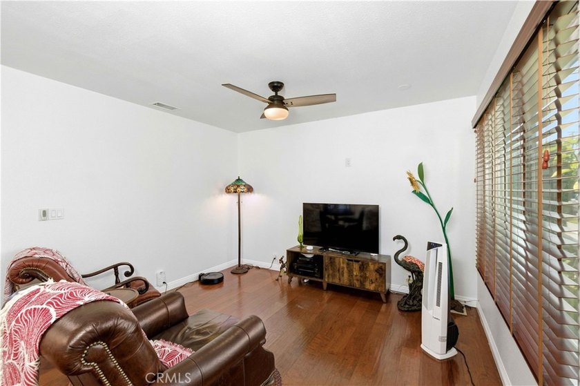 Welcome to 618 W 21st Street, a beautifully upgraded 2-bedroom - photo 17