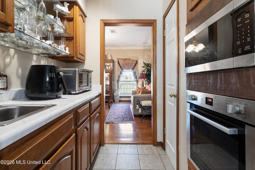 Welcome to 918 N Country Club Lane - a beautifully maintained - photo 18