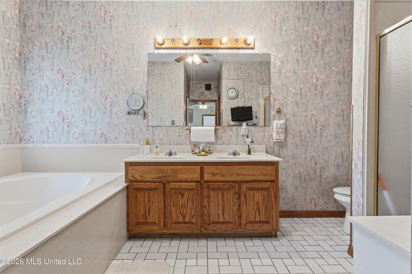 Welcome to 918 N Country Club Lane - a beautifully maintained - photo 25