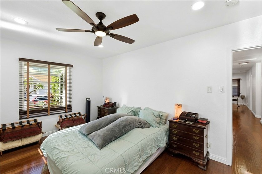 Welcome to 618 W 21st Street, a beautifully upgraded 2-bedroom - photo 28