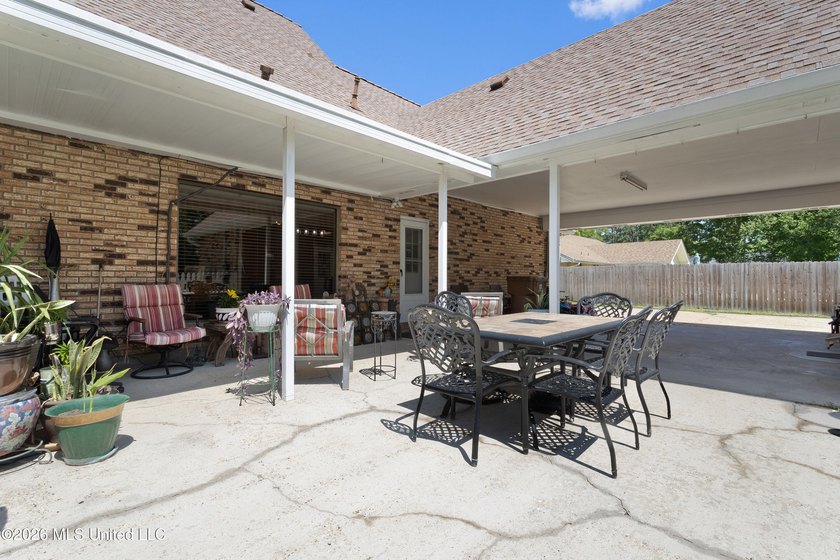 Welcome to 918 N Country Club Lane - a beautifully maintained - photo 36