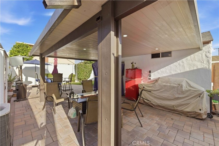 Welcome to 618 W 21st Street, a beautifully upgraded 2-bedroom - photo 38