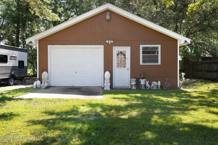 Welcome to 918 N Country Club Lane - a beautifully maintained - photo 41