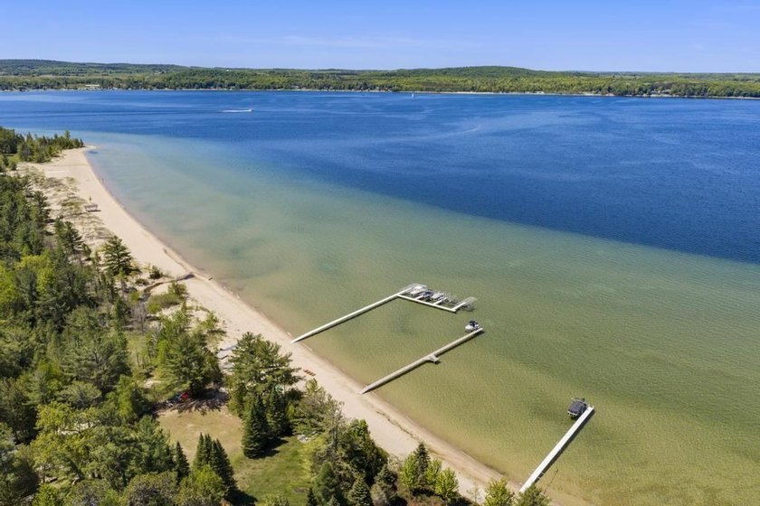Tucked among 7.2 wooded acres just north of Young State Park - photo 41