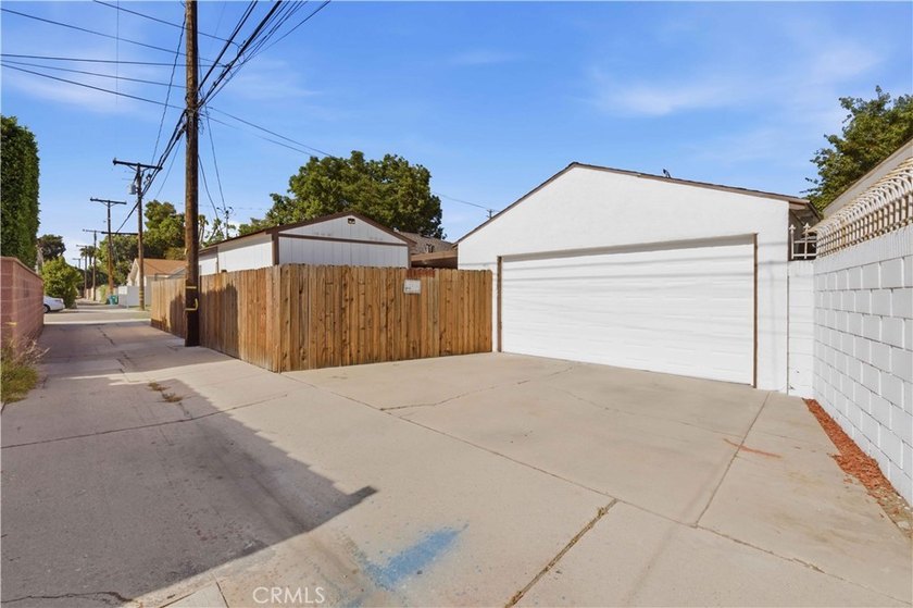 Welcome to 618 W 21st Street, a beautifully upgraded 2-bedroom - photo 44