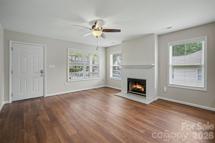 Beautifully renovated, walkable to downtown Belmont, in the - photo 5