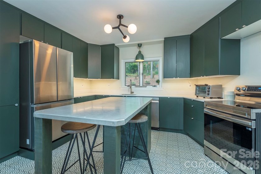 Welcome to this exceptional 5-bedroom, 4-bathroom home located - photo 12