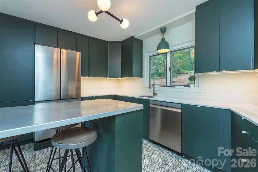 Welcome to this exceptional 5-bedroom, 4-bathroom home located - photo 14